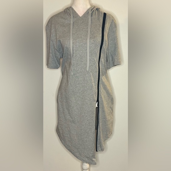 Tee Shirt dress hoodie with pockets and side front zipper - Picture 2 of 6